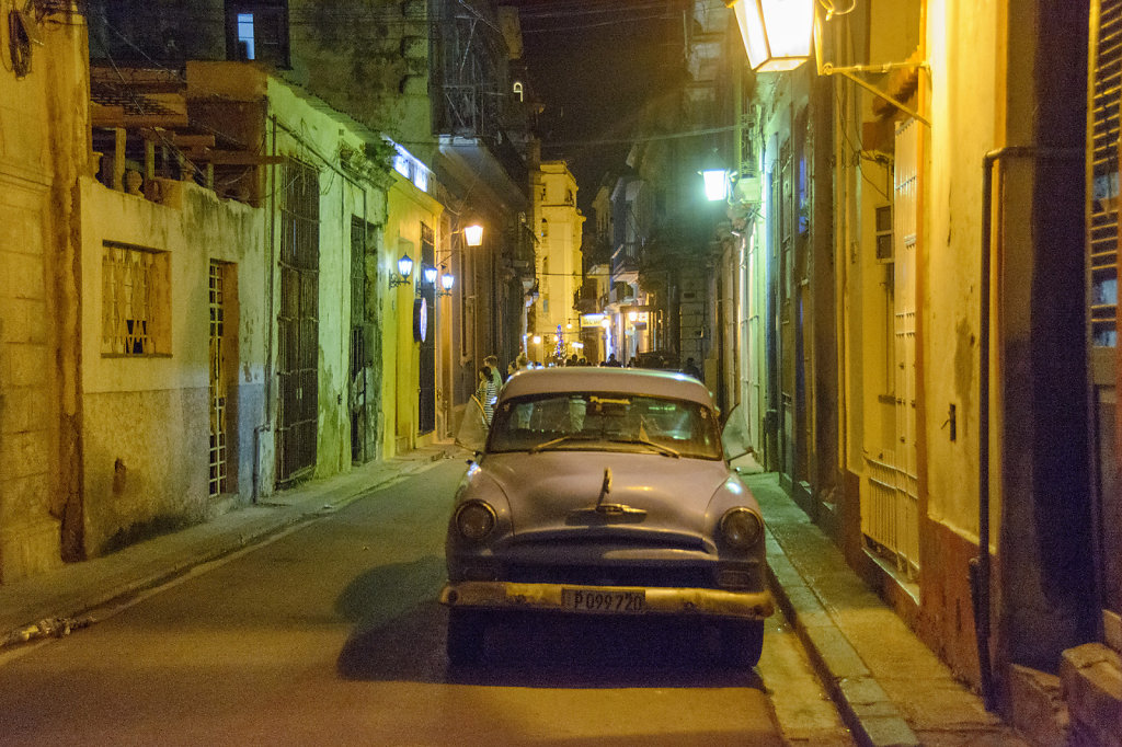 13. Havana - Avond straat