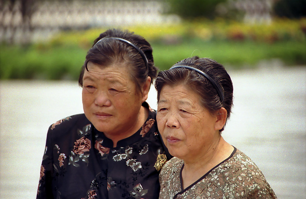 8. Beijing - Poseren voor het graf van Mao Zedong